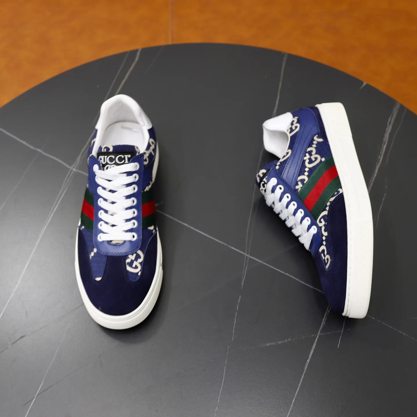 Ex-factory price: 440💰🙅‍♂️🙅‍♂️🙅‍♂️ Brand: GUCCI Standard code: 38-44 (45 customized) Grade: Same as the official website Material: Original material splicing Comfortable and breathable lining Lightweight and wear-resistant sports outsole Style category: Men's fashionable casual shoes Running sneakers Distinguished luxury brand elements Top luxury Color: actual picture color